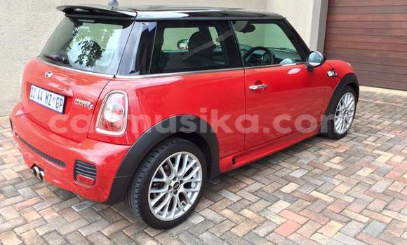 Tenga Tsaru MINI Cooper Tsvuku Mota in Beitbridge in Matabeleland South Tenga Tsaru MINI Cooper Tsvuku Mota in Beitbridge in Matabeleland South