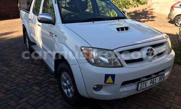Buy Used Toyota Hilux White Car in Beitbridge in Matabeleland South Buy Used Toyota Hilux White Car in Beitbridge in Matabeleland South