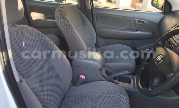 Buy Used Toyota Hilux White Car in Beitbridge in Matabeleland South Buy Used Toyota Hilux White Car in Beitbridge in Matabeleland South