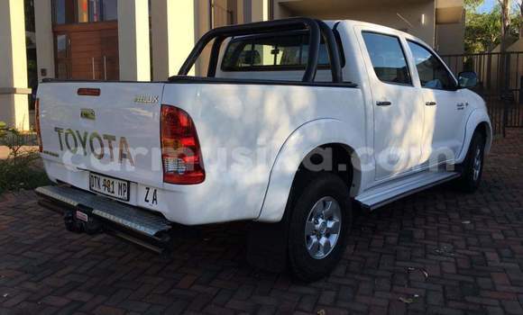 Buy Used Toyota Hilux White Car in Beitbridge in Matabeleland South Buy Used Toyota Hilux White Car in Beitbridge in Matabeleland South