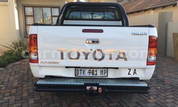 Buy Used Toyota Hilux White Car in Beitbridge in Matabeleland South Buy Used Toyota Hilux White Car in Beitbridge in Matabeleland South
