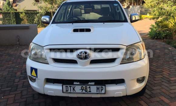 Buy Used Toyota Hilux White Car in Beitbridge in Matabeleland South Buy Used Toyota Hilux White Car in Beitbridge in Matabeleland South