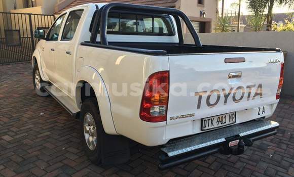 Buy Used Toyota Hilux White Car in Beitbridge in Matabeleland South Buy Used Toyota Hilux White Car in Beitbridge in Matabeleland South