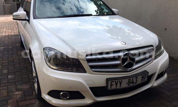 Buy Used Mercedes‒Benz C–Class White Car in Harare in Harare Buy Used Mercedes‒Benz C–Class White Car in Harare in Harare