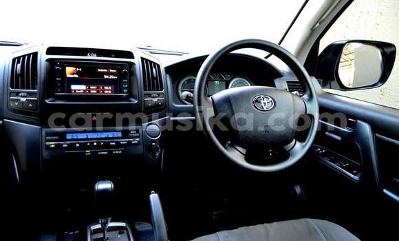 Buy Used Toyota Land Cruiser White Car in Harare in Harare Buy Used Toyota Land Cruiser White Car in Harare in Harare