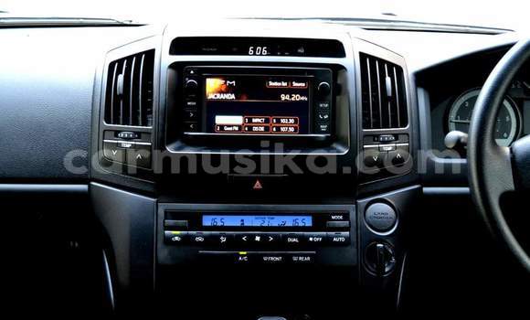 Buy Used Toyota Land Cruiser White Car in Harare in Harare Buy Used Toyota Land Cruiser White Car in Harare in Harare