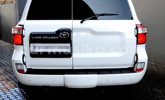 Buy Used Toyota Land Cruiser White Car in Harare in Harare Buy Used Toyota Land Cruiser White Car in Harare in Harare