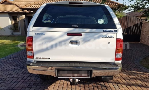 Buy Used Toyota Hilux White Car in Harare in Harare Buy Used Toyota Hilux White Car in Harare in Harare