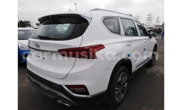 Nunua Imported Hyundai Santa Fe Nyeupe Gari ndani ya Import - Dubai nchini Harare