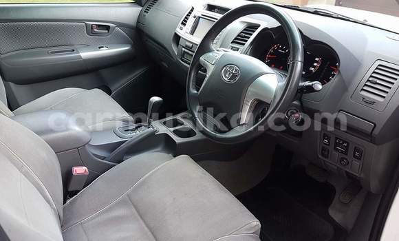 Buy Used Toyota Hilux White Car in Beitbridge in Matabeleland South Buy Used Toyota Hilux White Car in Beitbridge in Matabeleland South