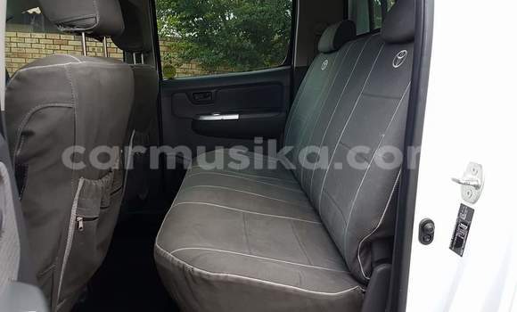 Buy Used Toyota Hilux White Car in Beitbridge in Matabeleland South Buy Used Toyota Hilux White Car in Beitbridge in Matabeleland South