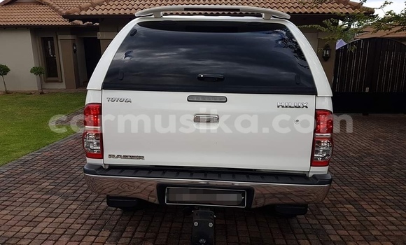 Buy Used Toyota Hilux White Car in Beitbridge in Matabeleland South Buy Used Toyota Hilux White Car in Beitbridge in Matabeleland South