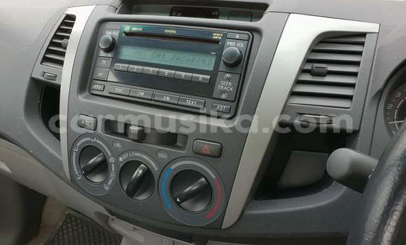 Buy Used Toyota Hilux White Car in Beitbridge in Matabeleland South Buy Used Toyota Hilux White Car in Beitbridge in Matabeleland South