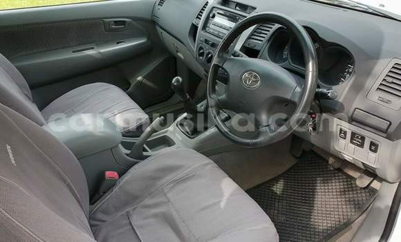 Buy Used Toyota Hilux White Car in Beitbridge in Matabeleland South Buy Used Toyota Hilux White Car in Beitbridge in Matabeleland South
