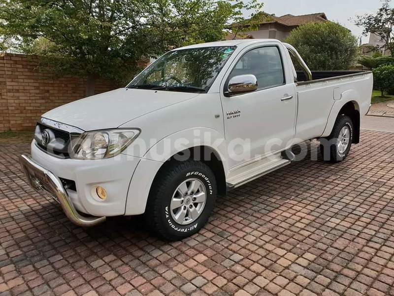 Big with watermark toyota hilux matabeleland south beitbridge 13817