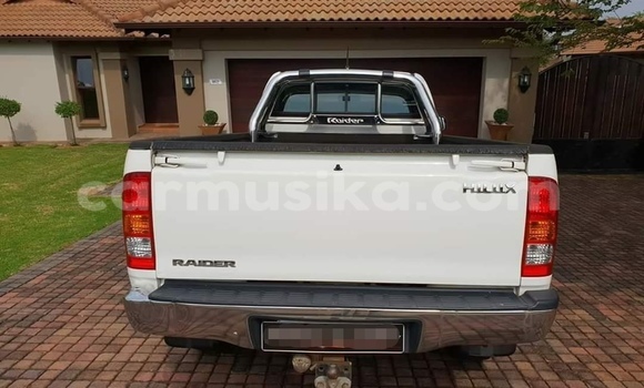 Buy Used Toyota Hilux White Car in Beitbridge in Matabeleland South Buy Used Toyota Hilux White Car in Beitbridge in Matabeleland South