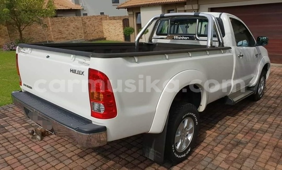 Buy Used Toyota Hilux White Car in Beitbridge in Matabeleland South Buy Used Toyota Hilux White Car in Beitbridge in Matabeleland South
