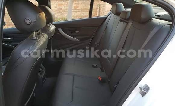 Tenga Tsaru BMW 3–Series Chena Mota in Beitbridge in Matabeleland South Tenga Tsaru BMW 3–Series Chena Mota in Beitbridge in Matabeleland South