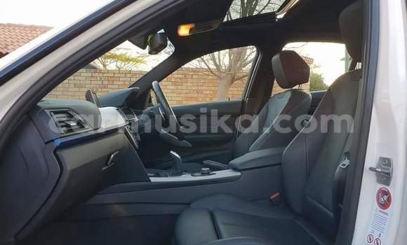 Tenga Tsaru BMW 3–Series Chena Mota in Beitbridge in Matabeleland South Tenga Tsaru BMW 3–Series Chena Mota in Beitbridge in Matabeleland South