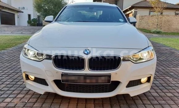 Tenga Tsaru BMW 3–Series Chena Mota in Beitbridge in Matabeleland South Tenga Tsaru BMW 3–Series Chena Mota in Beitbridge in Matabeleland South