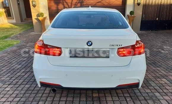 Tenga Tsaru BMW 3–Series Chena Mota in Beitbridge in Matabeleland South Tenga Tsaru BMW 3–Series Chena Mota in Beitbridge in Matabeleland South