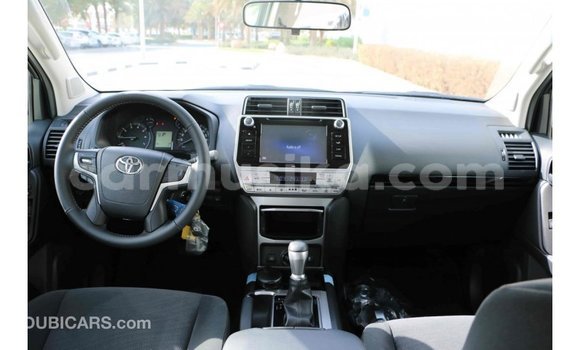 Acheter Import Voiture Toyota Prado Blanc à Import - Dubai, Harare Acheter Import Voiture Toyota Prado Blanc à Import - Dubai, Harare