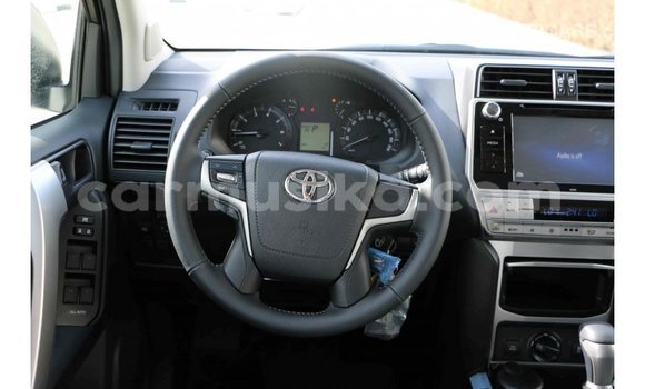 Acheter Import Voiture Toyota Prado Blanc à Import - Dubai, Harare Acheter Import Voiture Toyota Prado Blanc à Import - Dubai, Harare