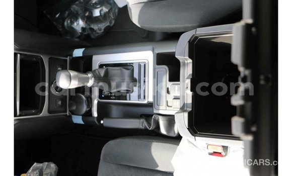 Acheter Import Voiture Toyota Prado Blanc à Import - Dubai, Harare Acheter Import Voiture Toyota Prado Blanc à Import - Dubai, Harare