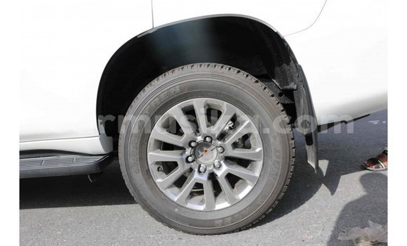 Acheter Import Voiture Toyota Prado Blanc à Import - Dubai, Harare Acheter Import Voiture Toyota Prado Blanc à Import - Dubai, Harare