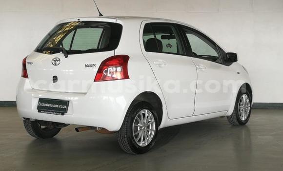 Acheter Occasion Voiture Toyota Yaris Blanc à Beitbridge, Matabeleland South Acheter Occasion Voiture Toyota Yaris Blanc à Beitbridge, Matabeleland South