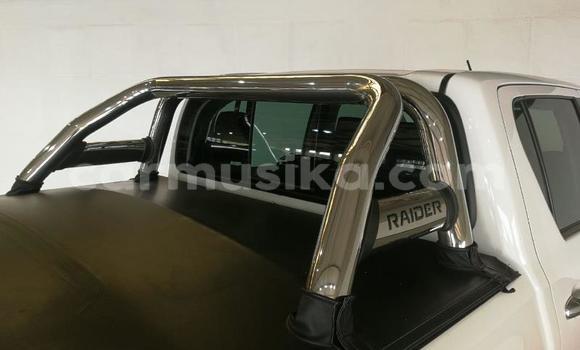 Acheter Occasion Voiture Toyota Hilux Blanc à Beitbridge, Matabeleland South Acheter Occasion Voiture Toyota Hilux Blanc à Beitbridge, Matabeleland South