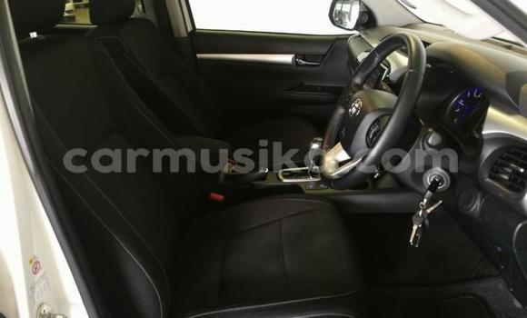 Acheter Occasion Voiture Toyota Hilux Blanc à Beitbridge, Matabeleland South Acheter Occasion Voiture Toyota Hilux Blanc à Beitbridge, Matabeleland South