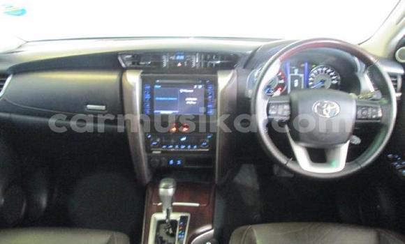 Acheter Occasion Voiture Toyota Fortuner Gris à Beitbridge, Matabeleland South Acheter Occasion Voiture Toyota Fortuner Gris à Beitbridge, Matabeleland South