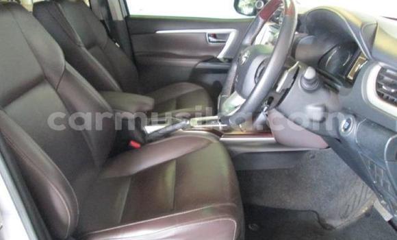 Acheter Occasion Voiture Toyota Fortuner Gris à Beitbridge, Matabeleland South Acheter Occasion Voiture Toyota Fortuner Gris à Beitbridge, Matabeleland South