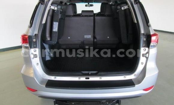 Acheter Occasion Voiture Toyota Fortuner Gris à Beitbridge, Matabeleland South Acheter Occasion Voiture Toyota Fortuner Gris à Beitbridge, Matabeleland South