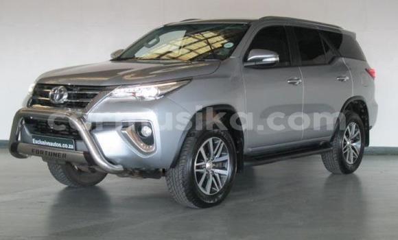 Acheter Occasion Voiture Toyota Fortuner Gris à Beitbridge, Matabeleland South Acheter Occasion Voiture Toyota Fortuner Gris à Beitbridge, Matabeleland South