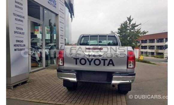 Acheter Import Voiture Toyota Hilux Marron à Import - Dubai, Harare Acheter Import Voiture Toyota Hilux Marron à Import - Dubai, Harare