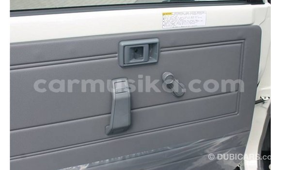 Acheter Import Voiture Toyota Land Cruiser Blanc à Import - Dubai, Harare Acheter Import Voiture Toyota Land Cruiser Blanc à Import - Dubai, Harare