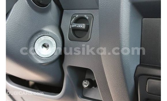 Acheter Import Voiture Toyota Land Cruiser Blanc à Import - Dubai, Harare Acheter Import Voiture Toyota Land Cruiser Blanc à Import - Dubai, Harare
