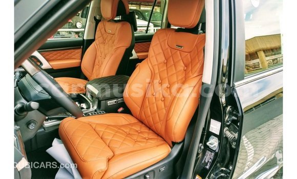 Acheter Import Voiture Toyota Land Cruiser Noir à Import - Dubai, Harare Acheter Import Voiture Toyota Land Cruiser Noir à Import - Dubai, Harare