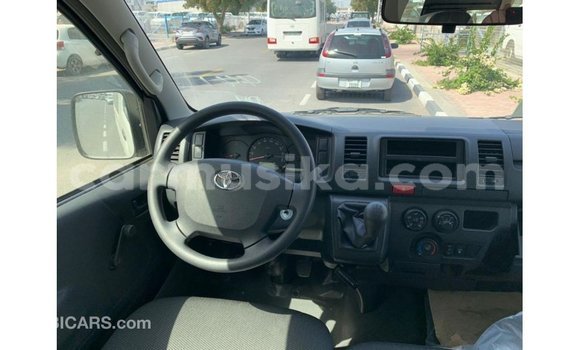Tenga Imported Toyota Hiace Chena Mota in Import - Dubai in Harare Tenga Imported Toyota Hiace Chena Mota in Import - Dubai in Harare