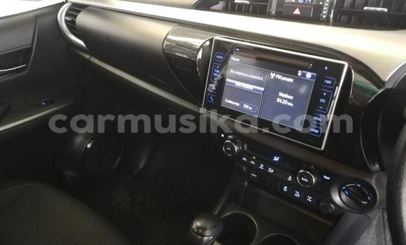 Buy Used Toyota Hilux Silver Car in Beitbridge in Matabeleland South Buy Used Toyota Hilux Silver Car in Beitbridge in Matabeleland South