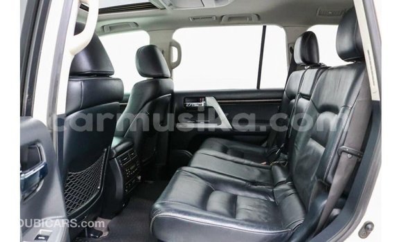 Tenga Imported Toyota Land Cruiser Chena Mota in Import - Dubai in Harare Tenga Imported Toyota Land Cruiser Chena Mota in Import - Dubai in Harare