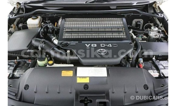 Tenga Imported Toyota Land Cruiser Chena Mota in Import - Dubai in Harare Tenga Imported Toyota Land Cruiser Chena Mota in Import - Dubai in Harare