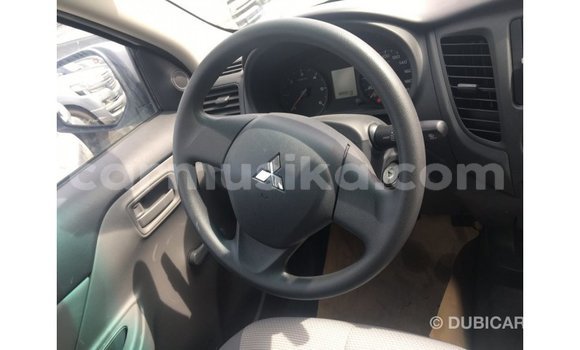 Nunua Imported Mitsubishi L200 Nyeupe Gari ndani ya Import - Dubai nchini Harare