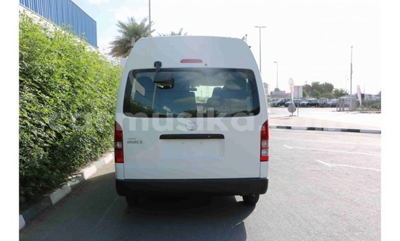 Acheter Import Voiture Toyota Hiace Blanc à Import - Dubai, Harare Acheter Import Voiture Toyota Hiace Blanc à Import - Dubai, Harare