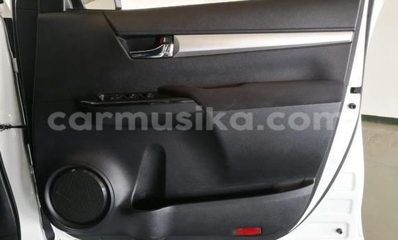 Tenga Tsaru Toyota Hilux Chena Mota in Beitbridge in Matabeleland South Tenga Tsaru Toyota Hilux Chena Mota in Beitbridge in Matabeleland South