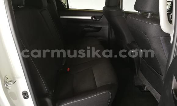 Tenga Tsaru Toyota Hilux Chena Mota in Beitbridge in Matabeleland South Tenga Tsaru Toyota Hilux Chena Mota in Beitbridge in Matabeleland South