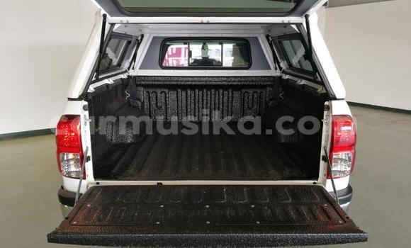 Tenga Tsaru Toyota Hilux Chena Mota in Beitbridge in Matabeleland South Tenga Tsaru Toyota Hilux Chena Mota in Beitbridge in Matabeleland South