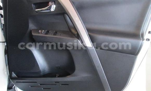 Nunua Ilio tumika Toyota RAV4 Fedha Gari ndani ya Beitbridge nchini Matabeleland Kusini Nunua Ilio tumika Toyota RAV4 Fedha Gari ndani ya Beitbridge nchini Matabeleland Kusini